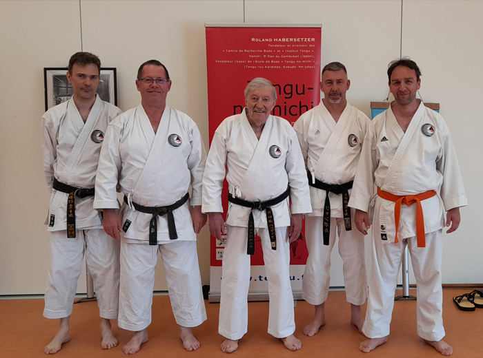 Quelques membres du Dento Budo Dojo avec le Soke du Tengu-ryu, Roland HABERSETZER.